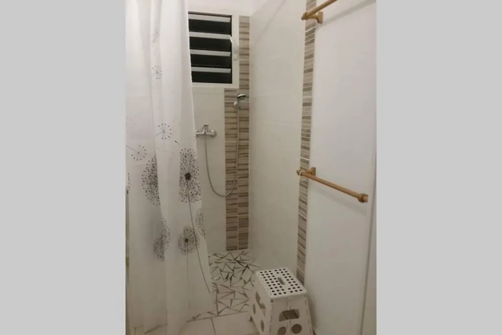 Hébergement de vacances Gîte Cajou dans Domaine Tropical ventilé à Sainte-Anne